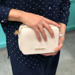 کیف کوچک زنانه مدل Givenchi در دست