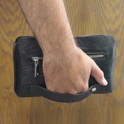 کیف درستی مردانه 20157 در دست